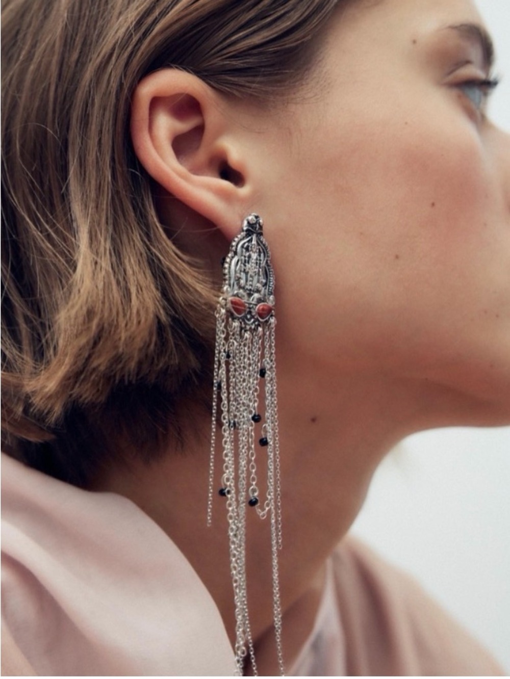 NWT ⚜️🩶⚜️ ZARA METAL CHAIN AND BEAD
Dramatic Long EARRINGS SILVER